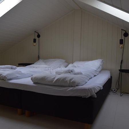 Nydelig Hytte Med Fantastisk Beliggenhet Ved Sjoen Laupstad Exterior foto