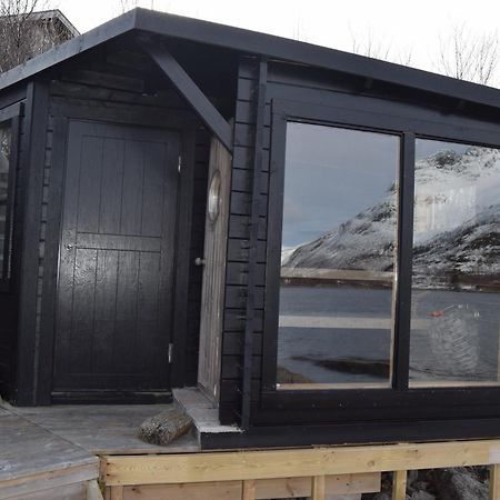 Nydelig Hytte Med Fantastisk Beliggenhet Ved Sjoen Laupstad Exterior foto