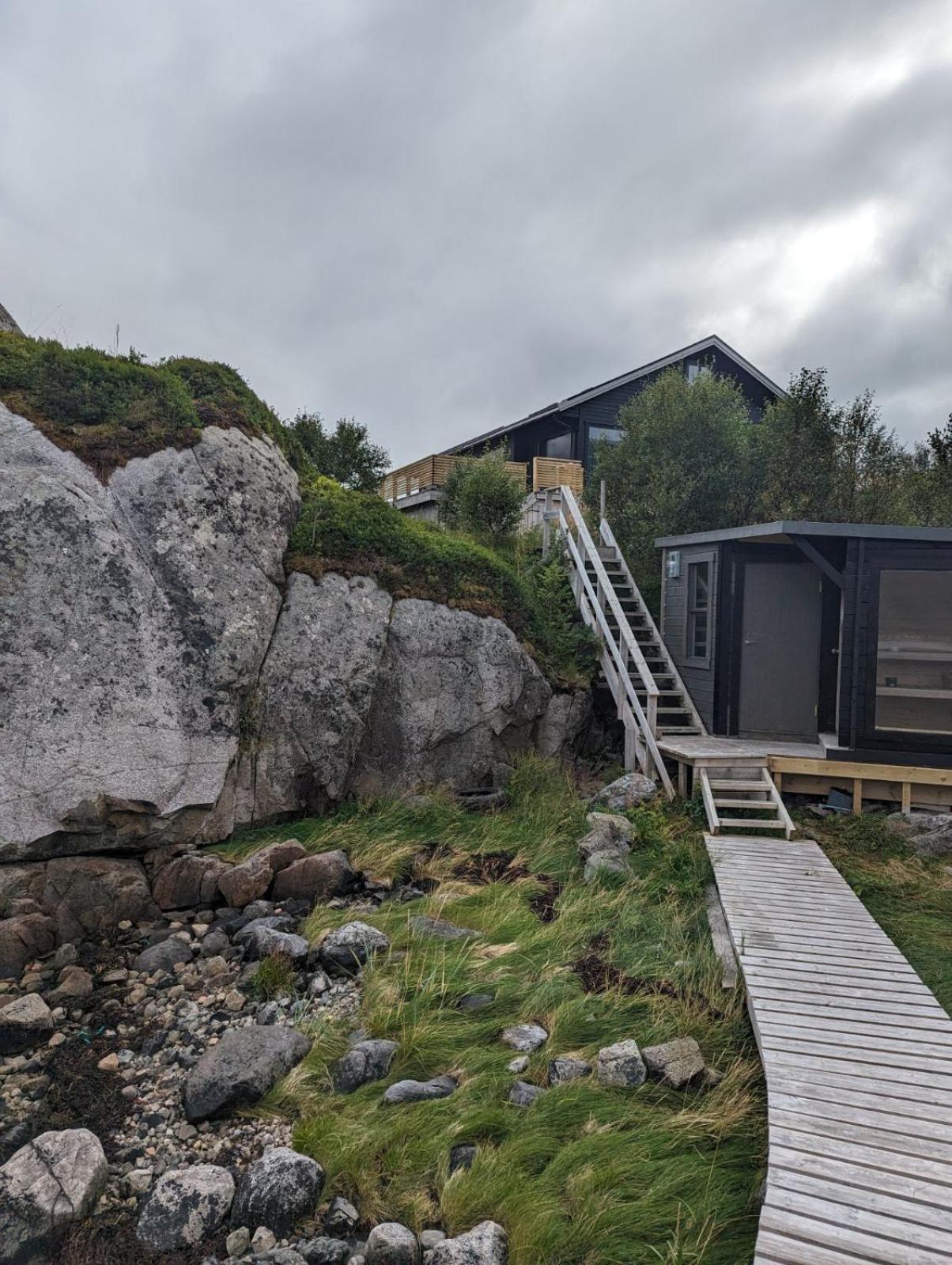 Nydelig Hytte Med Fantastisk Beliggenhet Ved Sjoen Laupstad Exterior foto