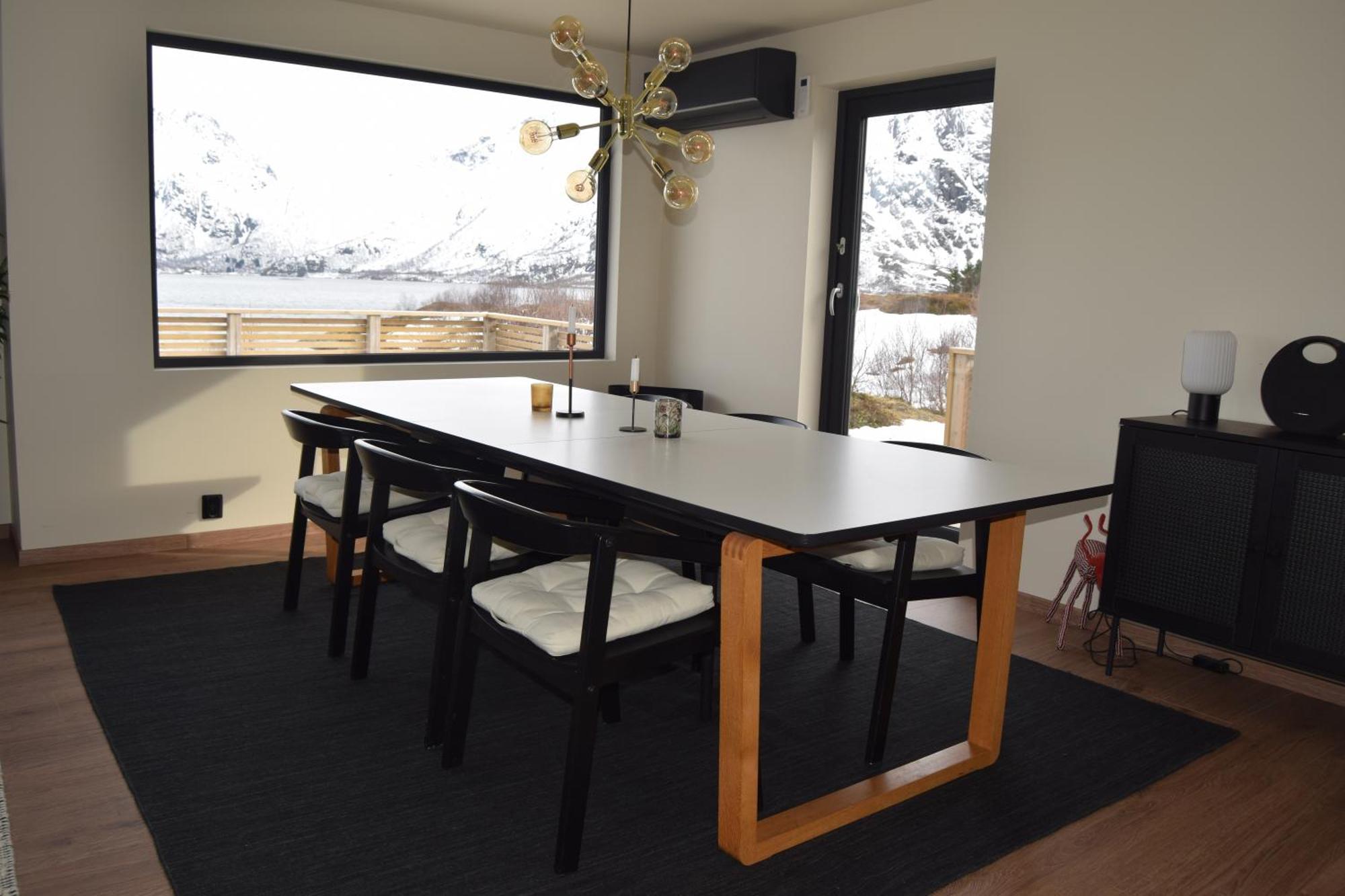 Nydelig Hytte Med Fantastisk Beliggenhet Ved Sjoen Laupstad Exterior foto