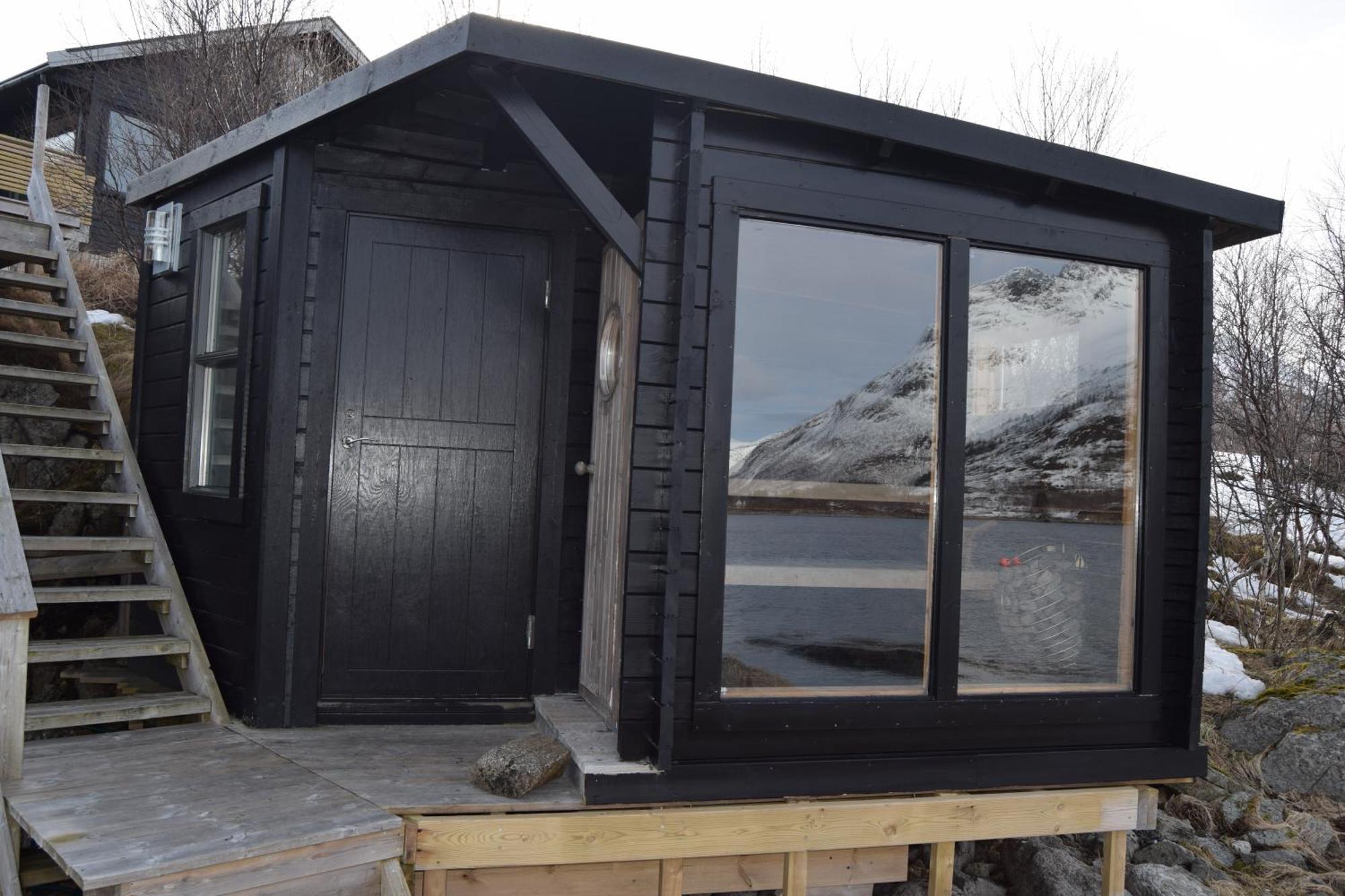 Nydelig Hytte Med Fantastisk Beliggenhet Ved Sjoen Laupstad Exterior foto